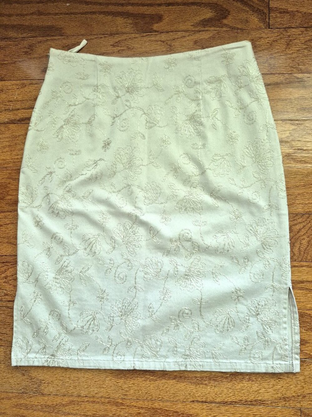 Beige Floral Embroidered A-line Skirt sz 8